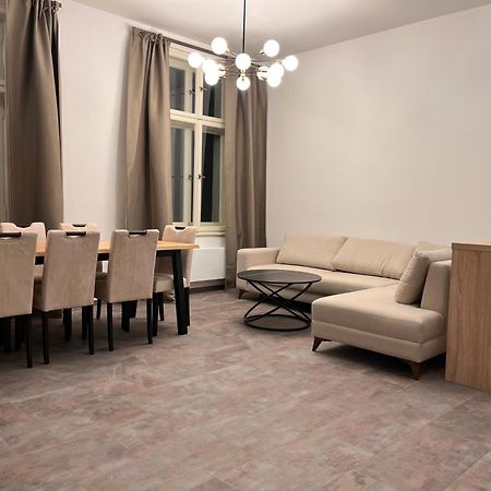 Pearl Bee Deluxe Suites Plzen Ngoại thất bức ảnh