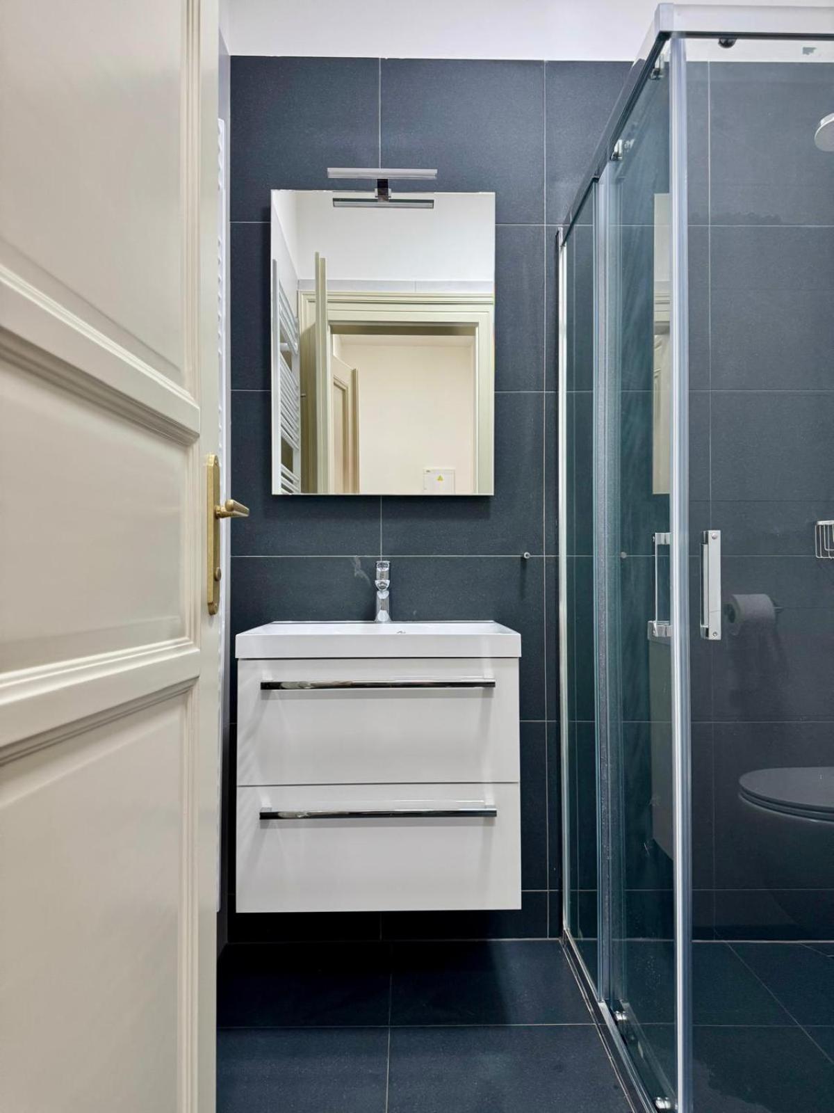 Pearl Bee Deluxe Suites Plzen Ngoại thất bức ảnh