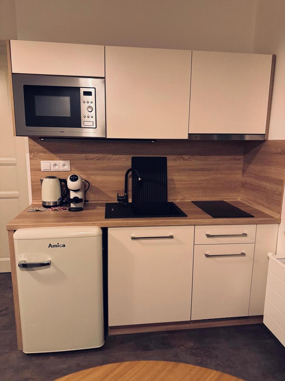 Pearl Bee Deluxe Suites Plzen Ngoại thất bức ảnh