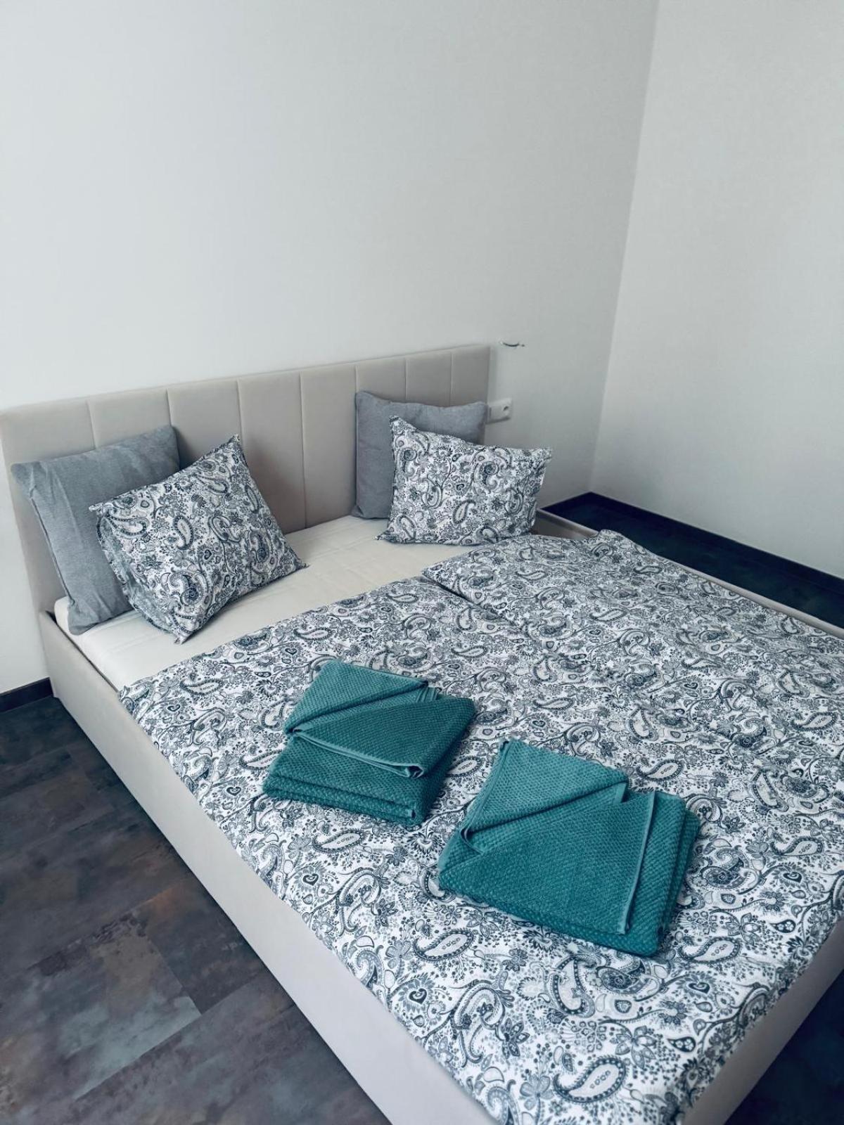 Pearl Bee Deluxe Suites Plzen Ngoại thất bức ảnh