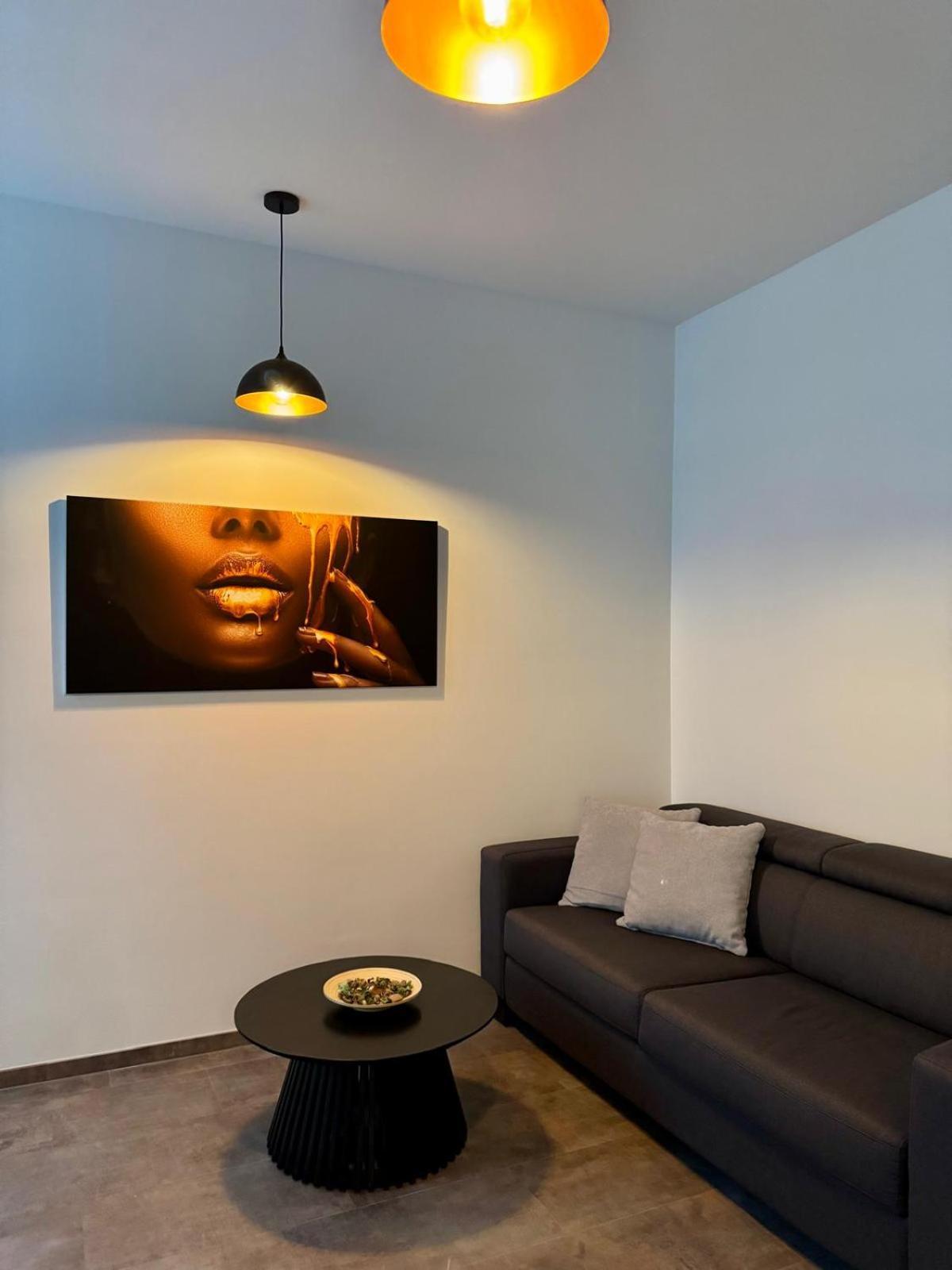 Pearl Bee Deluxe Suites Plzen Ngoại thất bức ảnh