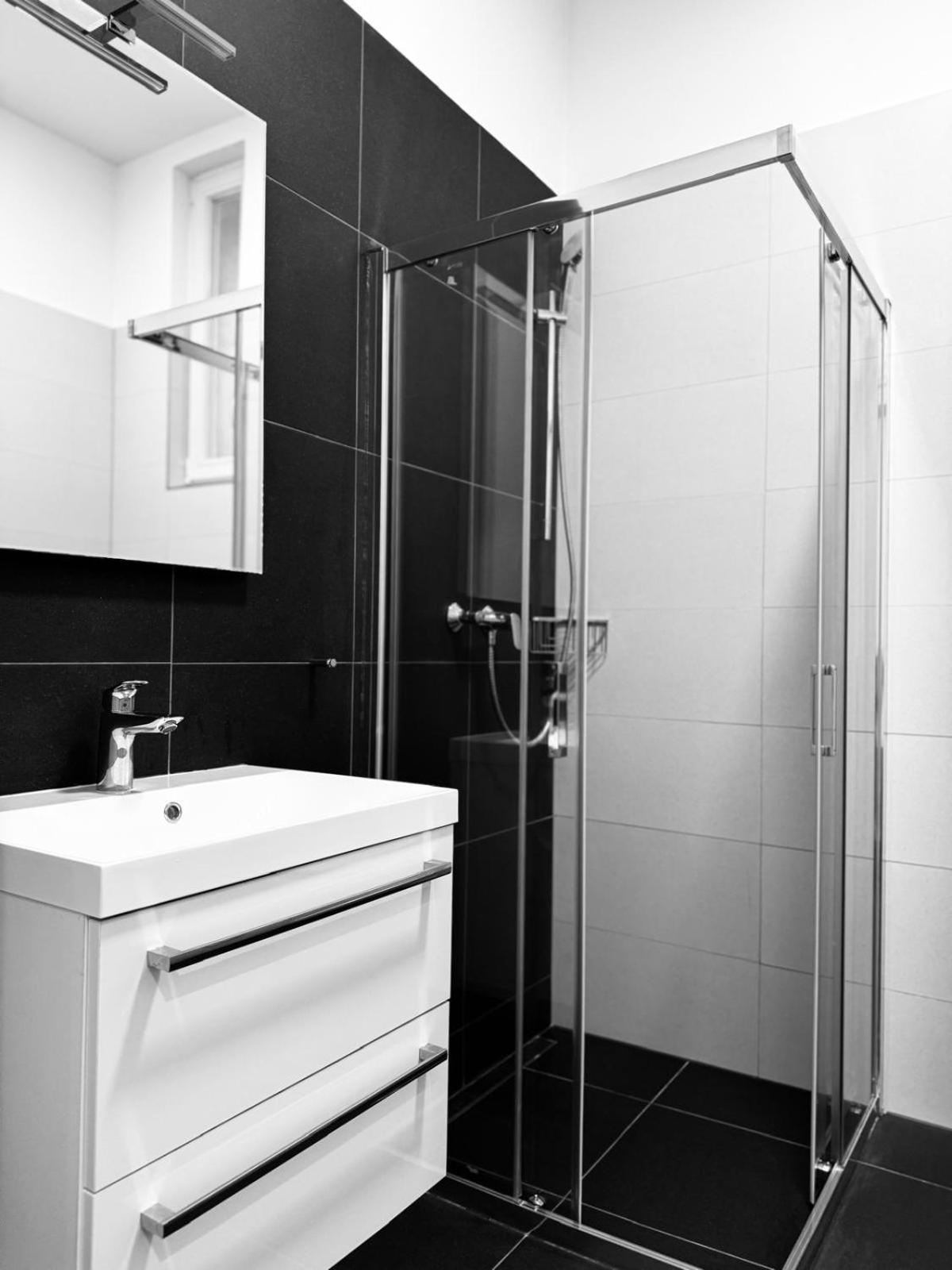 Pearl Bee Deluxe Suites Plzen Ngoại thất bức ảnh