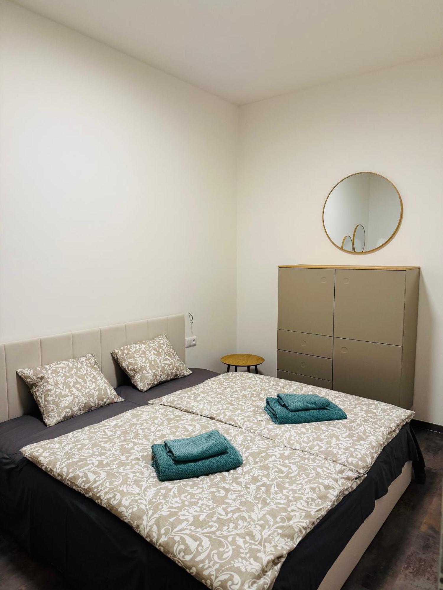 Pearl Bee Deluxe Suites Plzen Ngoại thất bức ảnh