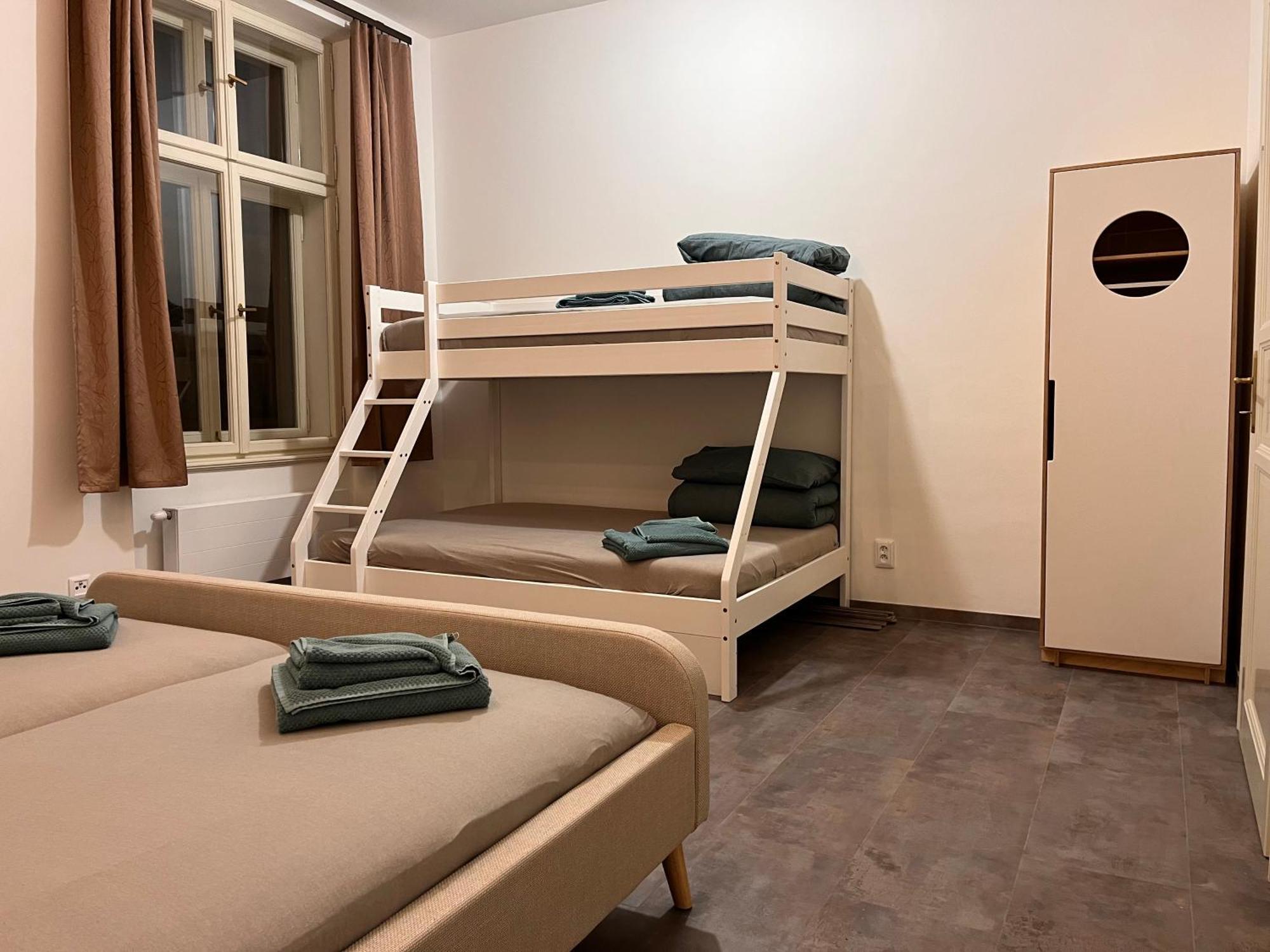 Pearl Bee Deluxe Suites Plzen Ngoại thất bức ảnh