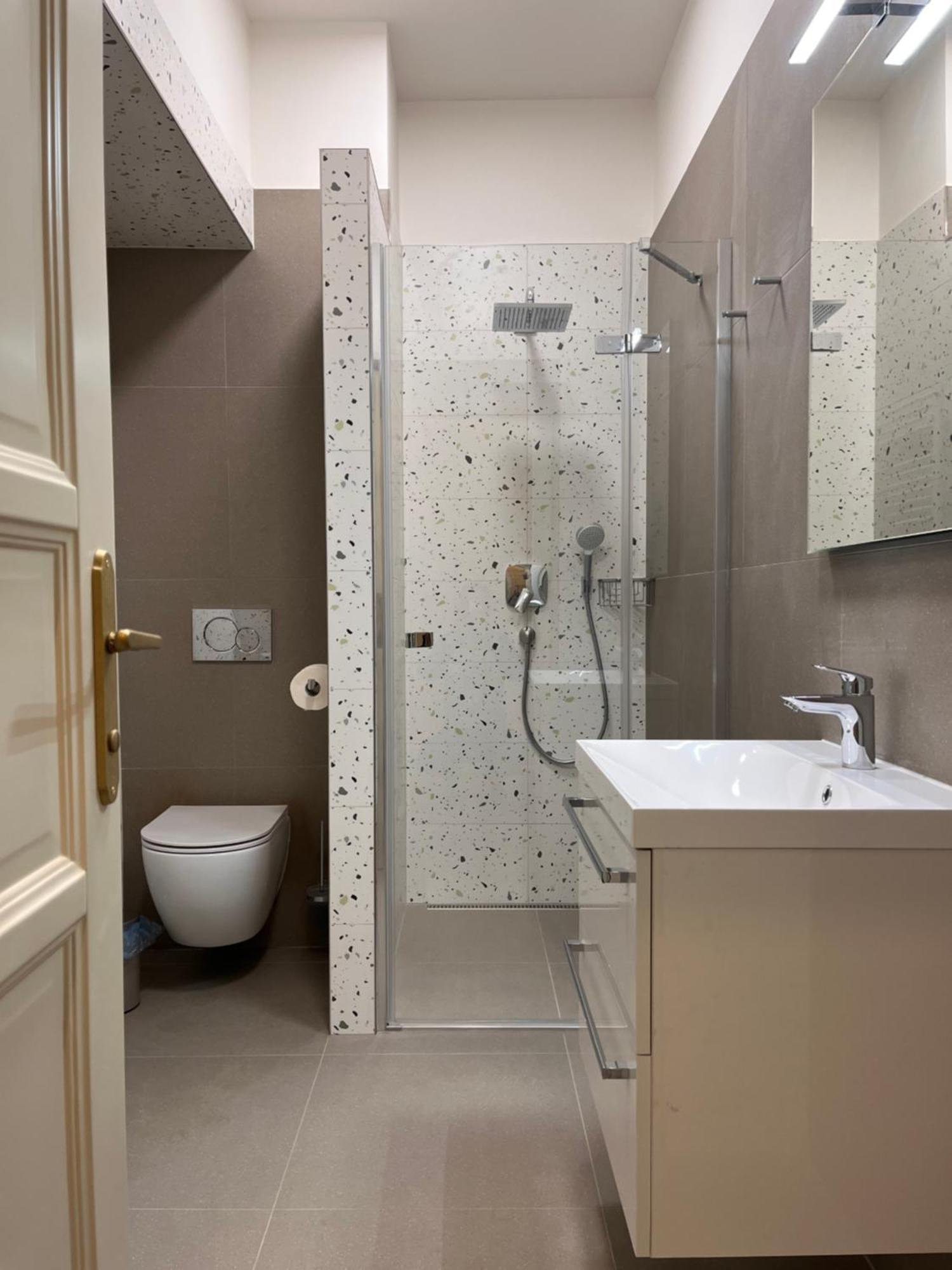 Pearl Bee Deluxe Suites Plzen Ngoại thất bức ảnh