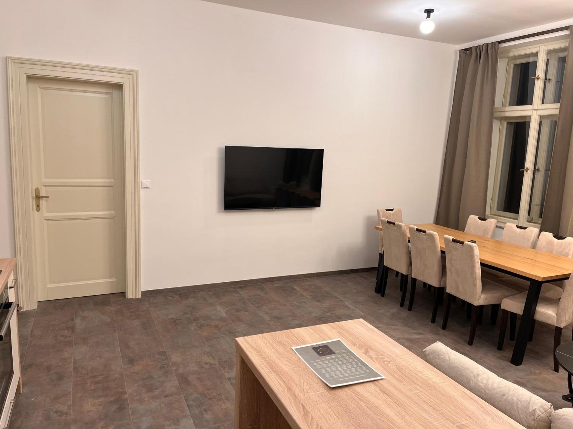 Pearl Bee Deluxe Suites Plzen Ngoại thất bức ảnh